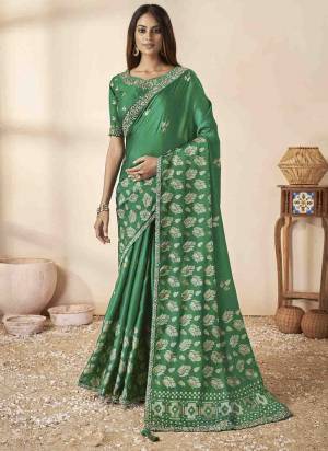 Look Attrective These Designer Party Wear Saree in Fine Colored.These Saree Are Gajji Silk And Blouse Banglori Silk is Fabricated.Its Beautified Printed With Designer Cord,Jari,Sequance Embroidery,Stone Work.