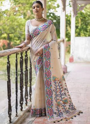 Garb These Party Wear Fancy Saree in Fine Colored.These Saree And Blouse is Fabricated On Muga Cotton.Its Beautified With Designer Printed.