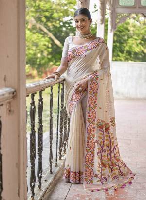 Garb These Party Wear Fancy Saree in Fine Colored.These Saree And Blouse is Fabricated On Muga Cotton.Its Beautified With Designer Printed.