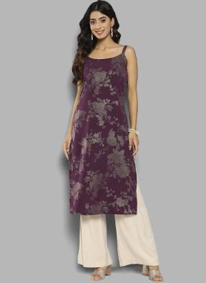 Attrective These Beautiful Looking Readymade Kurti.These Kurti is Fabricated On Crepe.Its Beautified With Designer Floral Printed.