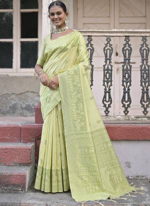 Garb These Party Wear Fancy Saree in Fine Colored.These Saree And Blouse is Fabricated On Handloom Raw Silk.Its Beautified With Handloom Weaving Designer.