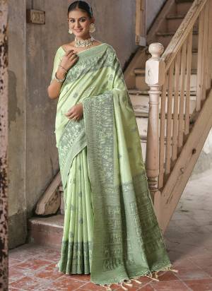 Garb These Party Wear Fancy Saree in Fine Colored.These Saree And Blouse is Fabricated On Handloom Raw Silk.Its Beautified With Handloom Weaving Designer.