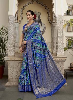 Attrective Looking These Party Wear Saree in Fine Colored.These Saree Are Velvet Tusser Silk And Blouse is Fabricated On Velvet Tusser Silk Pair.Its Beautified With Weavon Designer With Floral And Foil Printed.