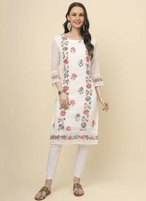 Garb These Beautiful Looking Readymade Long Kurti.These Kurti is Fabricated On Georgette With Crepe Inner.Its Beautified With Designer Multy Thread Embroidery Work.