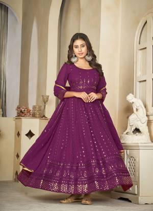 Looking These Anarkali Suit in Fine Colored Pair With Bottom And Dupatta.These Top Are Georgette And Dupatta Are Fabricated On Georgette Pair With Crepe Bottom.Its Beautified With Heavy Designer Embroidery Work.