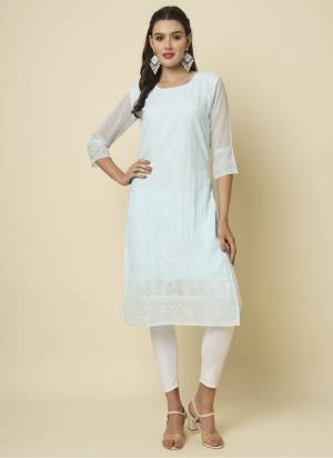 Garb These Beautiful Looking Readymade Long Kurti.These Kurti is Fabricated On Georgette With Crepe Inner.Its Beautified With Designer Chikankari Thread Embroidery Work.