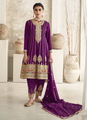 Attrective These Designer Salwar Suits in Fine Colored Pair With Dupatta.These Top And Dupatta Are Fabricated On Silk Pair With Silk Bottom.Its Beautified With Heavy Designer Embroidery Work