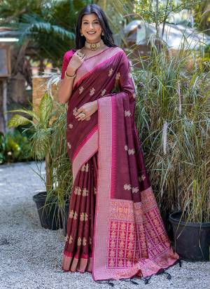 Garb These Party Wear Fancy Saree in Fine Colored.These Saree And Blouse is Fabricated On Handloom Raw Silk.Its Beautified With Handloom Weaving Designer.