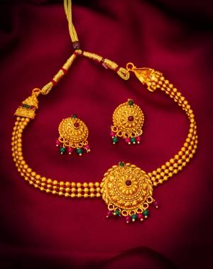 Attrective These Beautifil Multy Colored Necklace.These Necklace is Come Alloy Material And Beautified With Artificial Beads Stone Work.