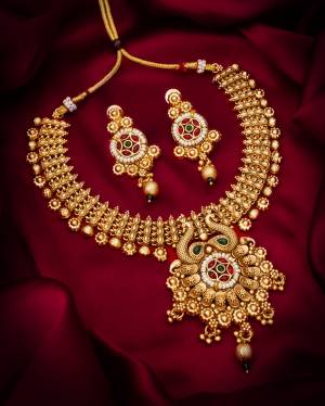 Attrective These Beautifil Multy Colored Necklace.These Necklace is Come Alloy Material And Beautified With Artificial Beads Stone Work.