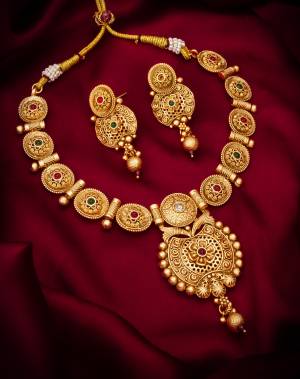 Attrective These Beautifil Multy Colored Necklace.These Necklace is Come Alloy Material And Beautified With Artificial Beads Stone Work.