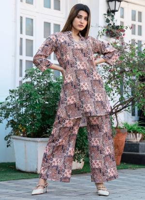 Attrective These Beautiful Looking Readymade Co-Ord Top With Bottom Set.These Top And Bottom is Fabricated On Cotton.Its Beautified With Designer Printed With Pocket .