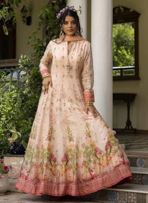 Attrective These Party Wear Gown With Dupatta in Fine Colored.These Gown Are Fabricated On Dolla Silk Pair With Net Dupatta.Its Beautified With Wevon Butti Designer,Flower Printed With Hand Work.