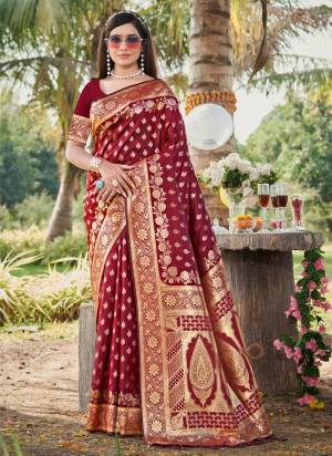  Looking These Party Wear Saree in Fine Colored.These Saree And Blouse is Fabricated On Silk.Its Beautified With Heavy Weavon Designer.