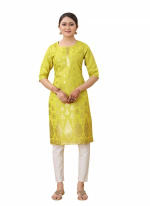 Attrective These Beautiful Designer Readymade Kurti.These Kurti is Fabricated On Cotton Blend.Its Beautified With Designer Foil Printed.