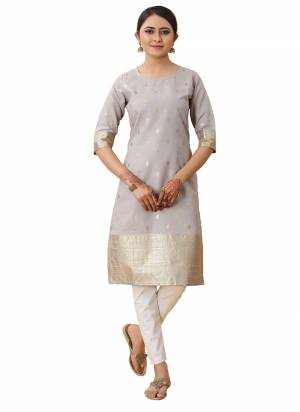 Attrective These Beautiful Designer Readymade Kurti.These Kurti is Fabricated On Cotton Blend.Its Beautified With Designer Foil Printed.