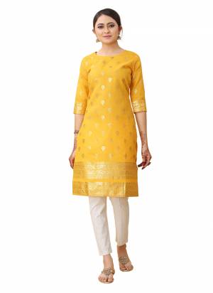 Attrective These Beautiful Designer Readymade Kurti.These Kurti is Fabricated On Cotton Blend.Its Beautified With Designer Foil Printed.