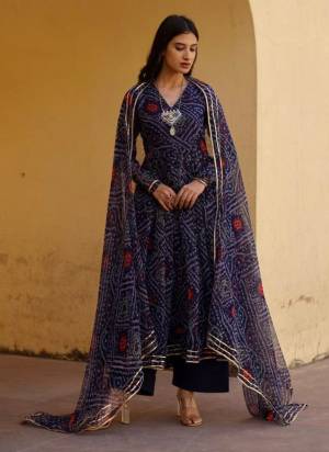 Attrective These Beautiful Looking Readymade Long Kurti With Dupatta Set.These Top And Dupatta is Fabricated On Georgette.Its Beautified With Designer Printed.