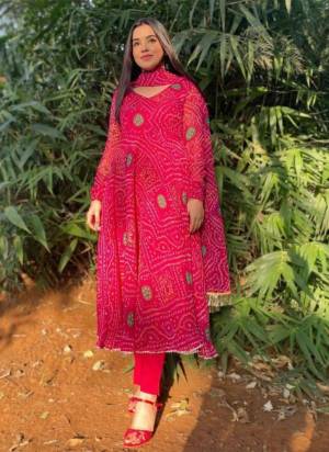 Attrective These Beautiful Looking Readymade Long Kurti With Dupatta Set.These Top And Dupatta is Fabricated On Georgette.Its Beautified With Designer Printed.