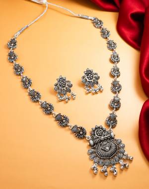 Grab These Beautifil Multy Colored Necklace.These Necklace is Come Alloy Material And Beautified With Artificial Stone And Beads Work.