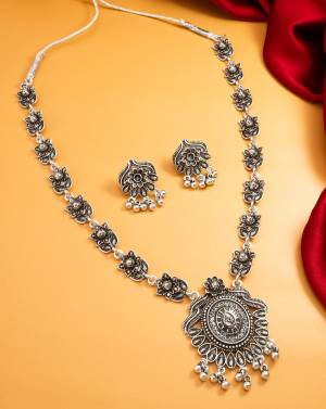 Grab These Beautifil Multy Colored Necklace.These Necklace is Come Alloy Material And Beautified With Artificial Stone And Beads Work.