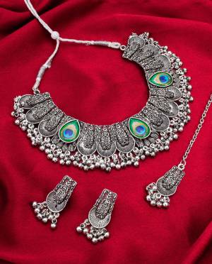 Attrective These Beautifil Oxidised Silver Colored Necklace.These Necklace is Come Alloy Material And Beautified With Artificial Stone And Beads Work.