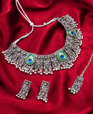 Attrective These Beautifil Oxidised Silver Colored Necklace.These Necklace is Come Alloy Material And Beautified With Artificial Stone And Beads Work.