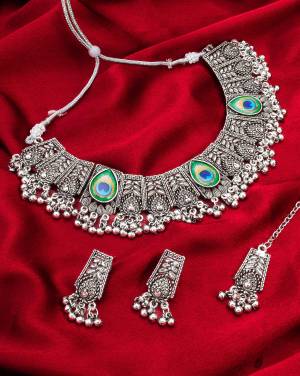 Attrective These Beautifil Oxidised Silver Colored Necklace.These Necklace is Come Alloy Material And Beautified With Artificial Stone And Beads Work.