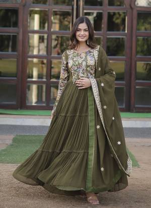 Attrective Looking These Beautiful Looking Readymade Long Gown With Dupatta.These Gown is Fabricated On Faux Georgette And Faux Georgette Dupatta.Its Beautified With Designer Floral Printed With Sequance Embroidery Work.