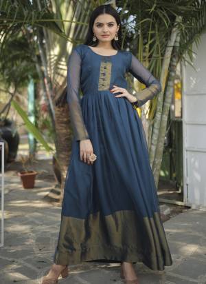 Garb These Beautiful Paty Wear Looking Readymade Long Gown.These Gown is Fabricated On Chiffon.Its Beautified With Pedding Color With Heavy Wevon Golden Jari Patta Designer Work.