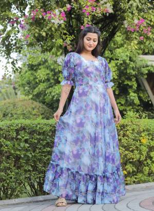 Looking These Beautiful Looking Readymade Western Long Kurti.These Kurti is Fabricated On Georgette.Its Beautified With Designer Printed.