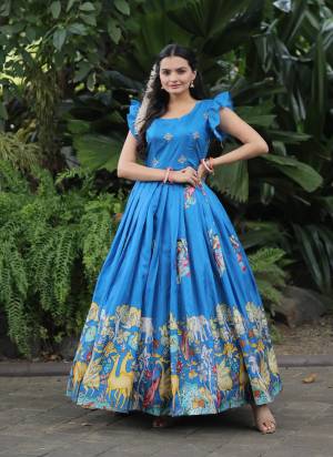 Attrective These Beautiful Paty Wear Looking Readymade Long Gown.These Gown is Fabricated On Dolla Silk.Its Beautified With Designer Printrd,Embroidery Work.