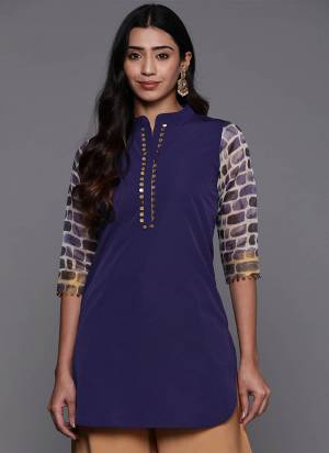 Attrective These Beautiful Designer Readymade Tinic Kurti.These Kurti is Fabricated On Crepe.Its Beautified With Designer Printed With Hand Work.