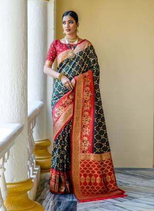 Attrective These Festive Wear Saree in Fine Colored.These Saree And Blouse is Fabricated On Banarasi Silk.Its Beautified With Wevon Bandhani Designer.