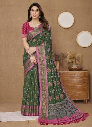 Attrective These Party Wear Saree in Fine Colored.These Saree Are Banarasi Silk And Blouse is Banarasi Silk Fabricated.Its Beautified With Weving Designer.