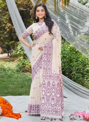 Attrective These Party Wear Saree in Fine Colored.These Saree And Blouse is Fabricated On Cotton.Its Beautified With Weavon Designer With Printed.