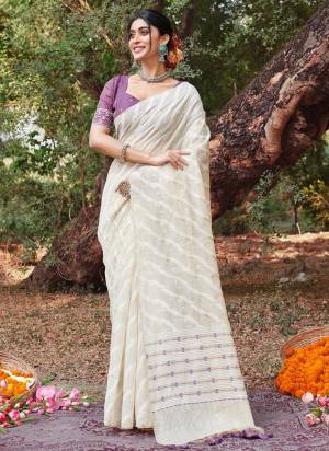 Garb These Party Wear Saree in Fine Colored.These Saree And Blouse is Fabricated On Cotton.Its Beautified With Weavon Designer Thread Work.