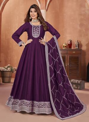 Garb These Party Wear Anarkali Suit in Fine Colored Pair With Bottom And Dupatta.These Top And Dupatta Are Fabricated On Art Silk Pair With Santoon Bottom.Its Beautified With Santoon Inner.Its Beautified With Designer Heavy Embroidery Work.