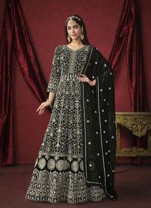 Attrective Looking These Beautiful Looking Readymade Anarkali Suite With Dupatta.
