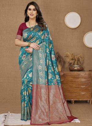 Attrective These Party Wear Saree in Fine Colored.These Saree Are Banarasi Silk And Blouse is Banarasi Silk Fabricated.Its Beautified With Weving Jari Designer.