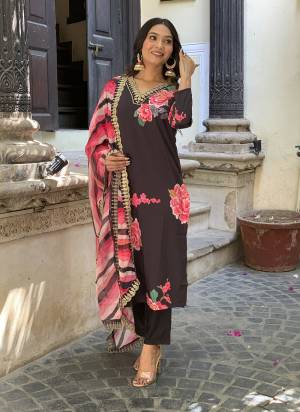 Grab These Readymade Suit in Fine Colored Pair With Bottom And Dupatta.These Top Are Muslin And Dupatta Are Fabricated On Organza Pair With Rayon Bottom.Its Beautified With Designer Printed With Embroidery Work.