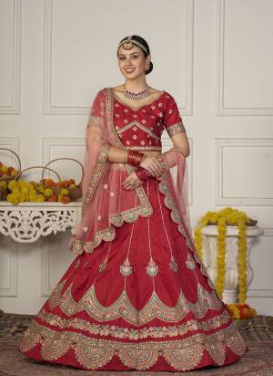 Grab These Party Wear Lehenga Choli in Fine Colored.These Lehenga Are Taffera Silk Choli Are Taffeta Silk And Dupatta Are Fabricated On Net Pair.Its Beautified With Designer Embroidery Work.