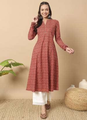 Garb These Beautiful Looking Readymade Kurti.These Kurti Fabricated On Cotton.Its Beautified With Designer Printed.