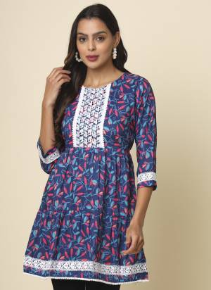 Garb These Beautiful Looking Readymade Kurti.These Kurti is Fabricated On Cotton.Its Beautified With Designer Printed With Lace.