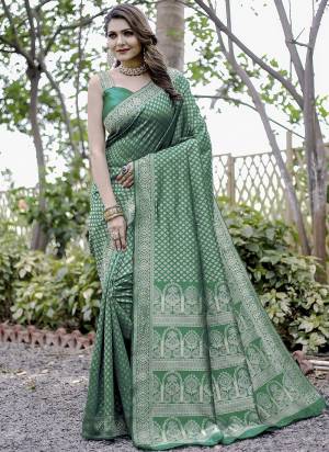Garb These Party Wear Saree in Fine Colored.These Saree And Blouse is Fabricated On Banarasi Silk Pair.Its Beautified With Weaving Jacquard Designer.