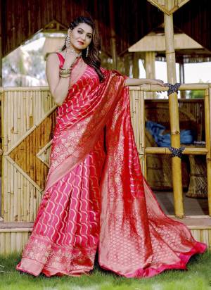 Garb These Party Wear Saree in Fine Colored.These Saree And Blouse is Fabricated On Banarasi Silk Pair.Its Beautified With Weaving Jacquard Designer.