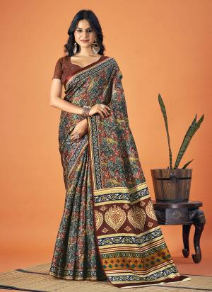 Garb These Party Wear Saree in Fine Colored.These Saree And Blouse is Fabricated On Pashmina.Its Beautified With Designer Printed.