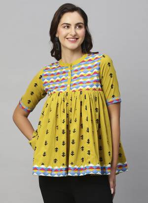Attrective These Beautiful Looking Readymade Short Kurti.These Kurtis Fabricated On Cotton.Its Beautified With Designer Printed.