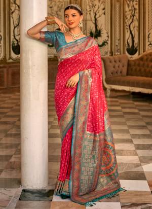 Looking These Party Wear Traditional Saree in Fine Colored.These Saree And Blouse is Fabricated On Banarasi Silk.Its Beautified With Weaving Jacquard Designer.