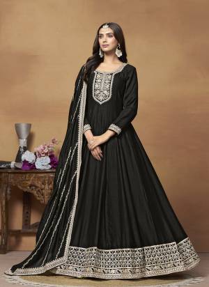 Garb These Party Wear Anarkali Suit in Fine Colored Pair With Bottom And Dupatta.These Top And Dupatta Are Fabricated On Art Silk Pair With Santoon Bottom.Its Beautified With Santoon Inner.Its Beautified With Designer Embroidery Work.